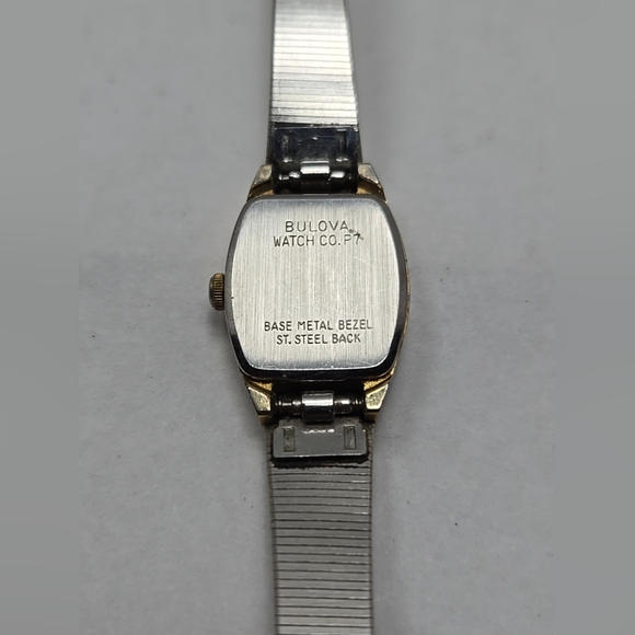 Caravelle By Bulova 48L98 Womens Quartz Watch Gold Silver Tone New Battery Works - Picture 9 of 9
